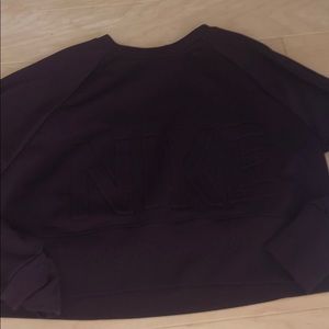 Cropped maroon Nike crew neck